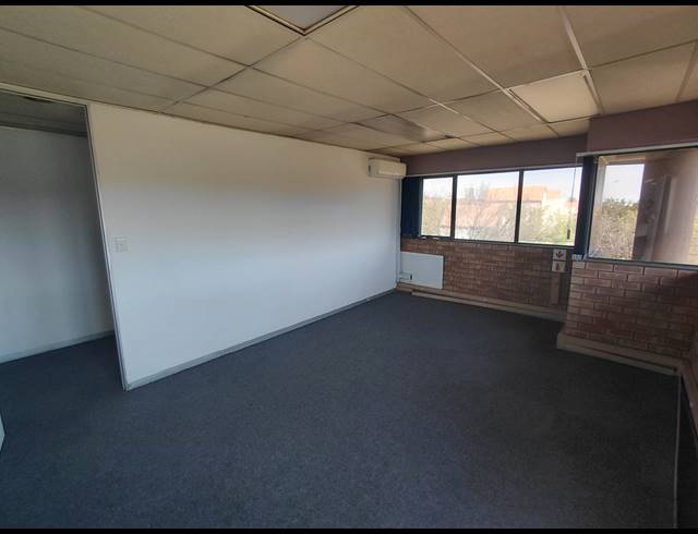 98M² OFFICE TO LET IN HALFWAY GARDENS